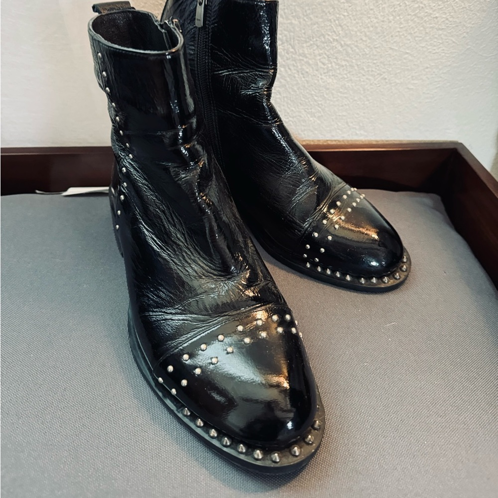 Leather women ankle boots size 8.5